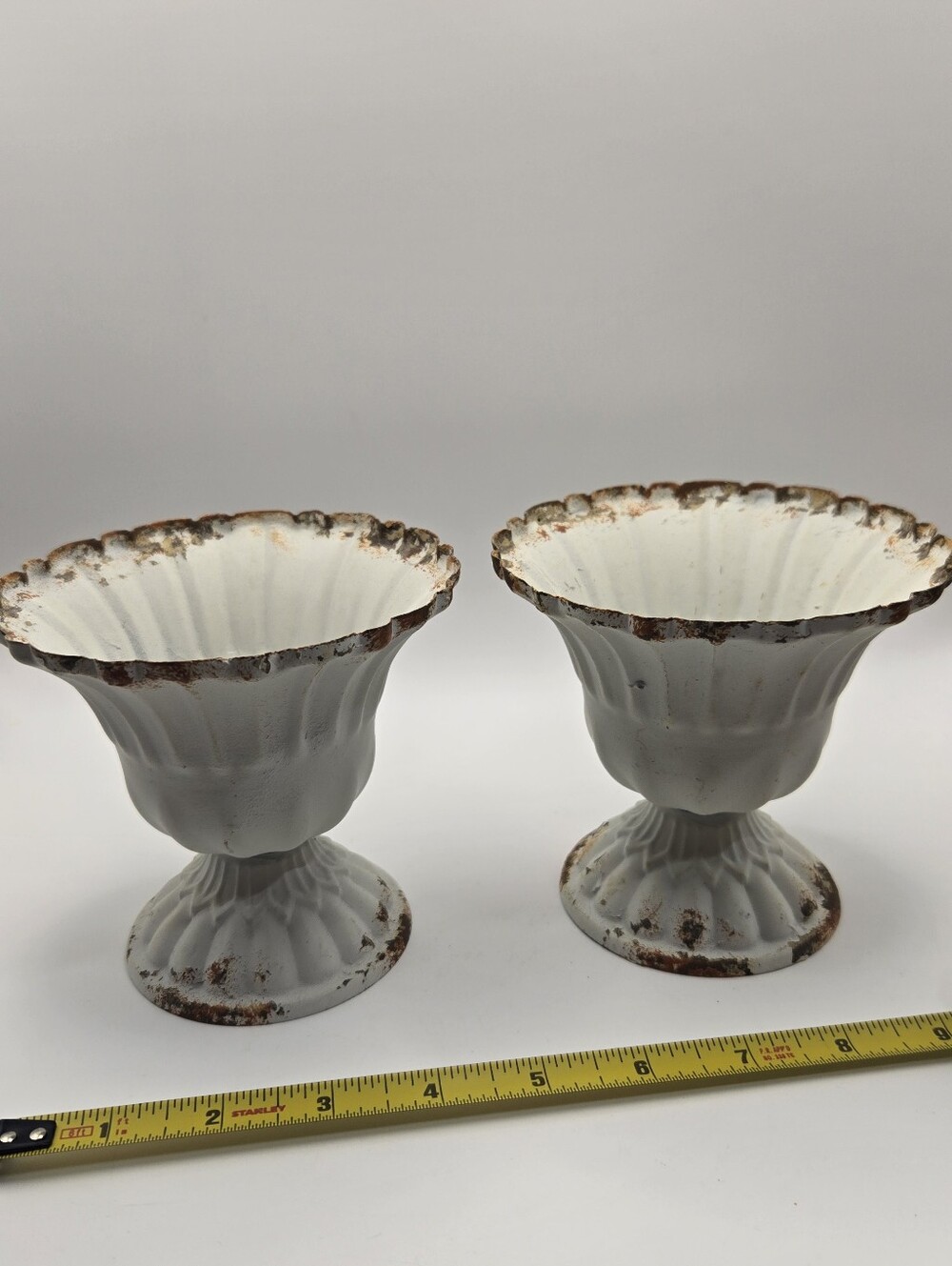 Set Of 2 Mini Planters Rustic Metal Scalloped Edges Home Decor